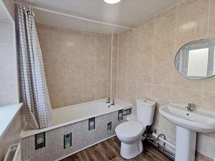 3 Bedroom Terraced House To Rent In Oxford Street, Swansea, SA1