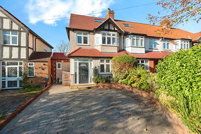 4 Bedroom Detached House For Sale In Caldbeck Avenue, Worcester Park, KT4
