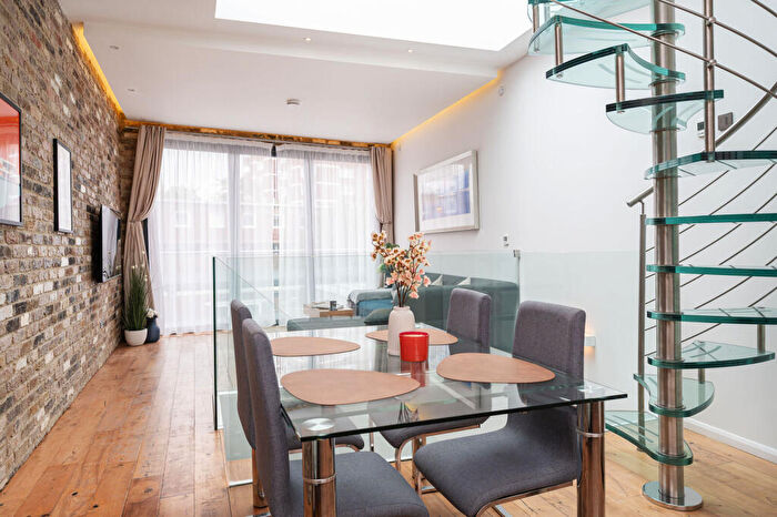 2 Bedroom Terraced House For Sale In Steels Lane, Limehouse, London, E1