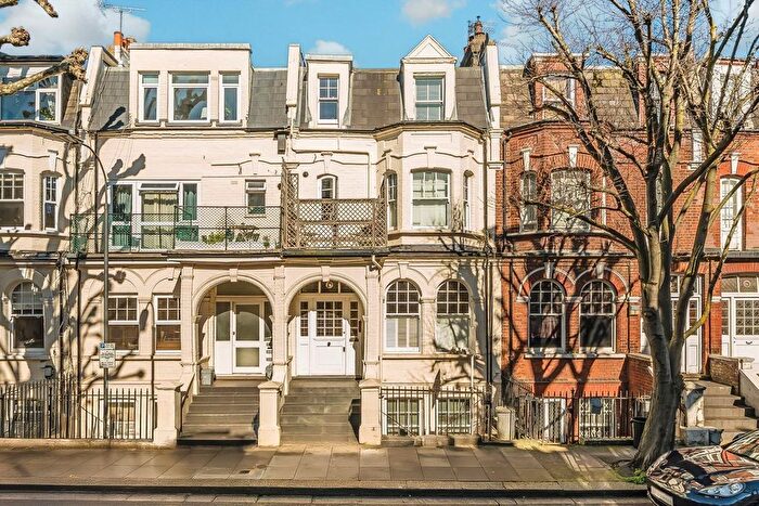 2 Bedroom Flat For Sale In Crookham Road, London, SW6