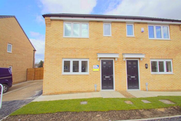 3 Bedroom Semi-Detached House To Rent In Blencarn Crescent, Seacroft, Leeds, LS14