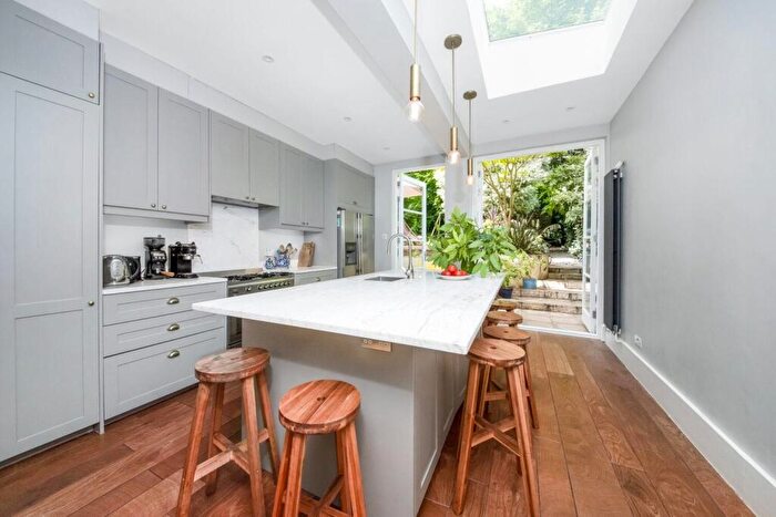 3 Bedroom Apartment To Rent In Gipsy Hill, Crystal Palace, London, SE19