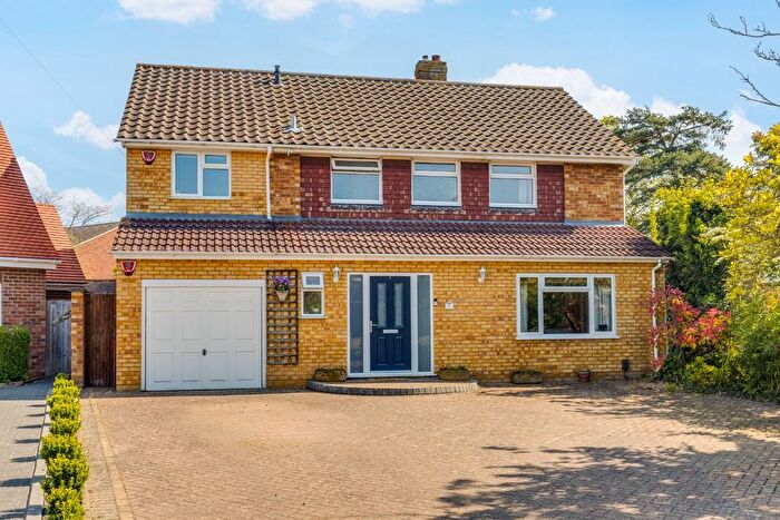 4 Bedroom Detached House For Sale In Deacons Way, Hitchin, Hertfordshire, SG5