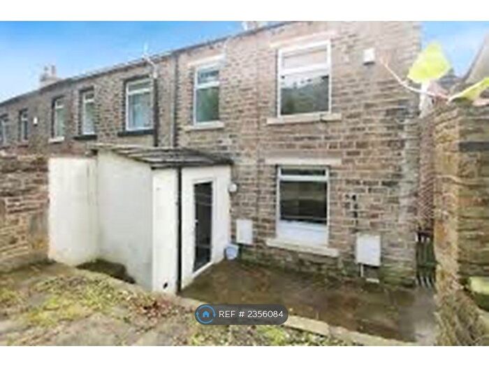 3 Bedroom Terraced House To Rent In Lowergate, Huddersfield, HD3