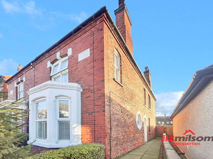 3 Bedroom Semi Detached House For Sale In Regent Street, Church Gresley, DE11