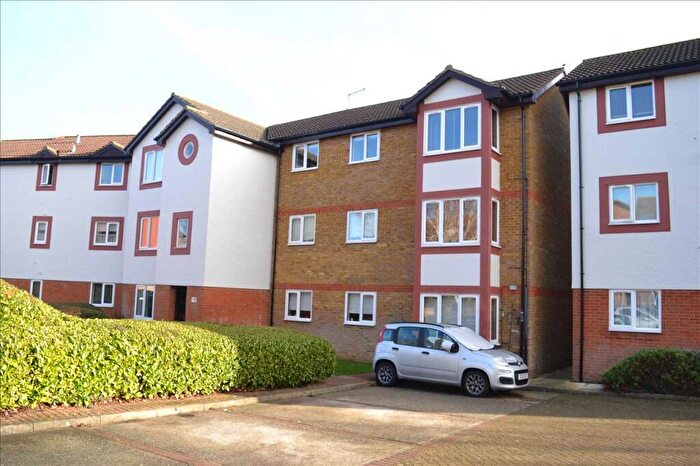 2 Bedroom Flat For Sale In Ramshaw Drive, Chelmsford, CM2