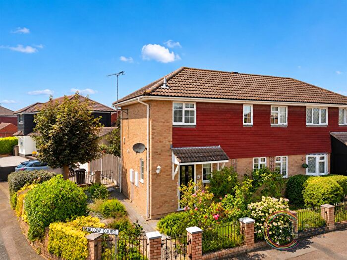 3 Bedroom Semi-Detached House For Sale In Mallow Court, Grays, RM17