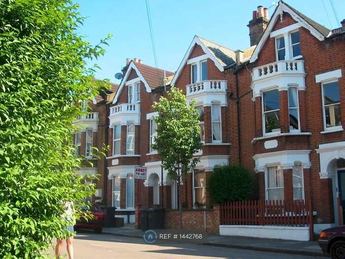 2 Bedroom Flat To Rent In Hemberton Road, London, SW9
