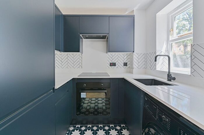 1 Bedroom Flat To Rent In Henry Doulton Drive, Tooting Bec, London, SW17