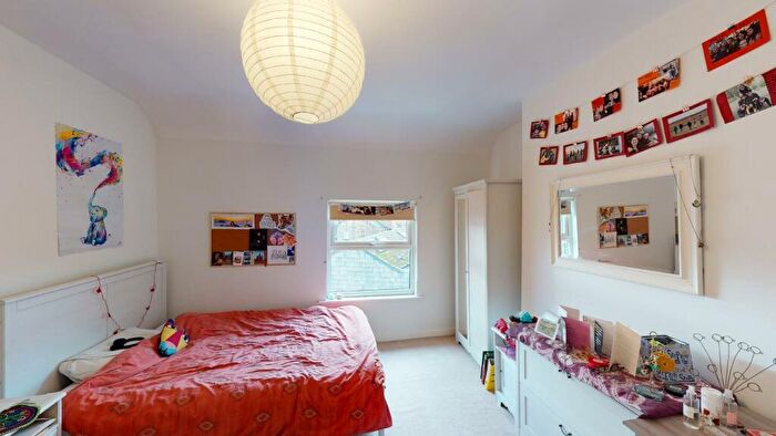 2 Bedroom Flat To Rent In A Glossop Road, Broomhill, S10