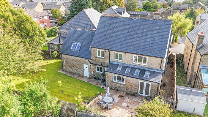 4 Bedroom Detached House For Sale In Southedge Close, Hipperholme, Halifax, HX3