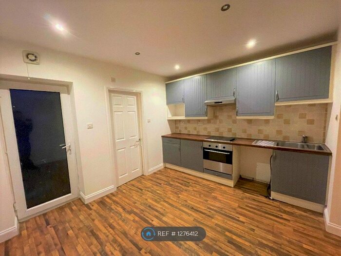 2 Bedroom Flat To Rent In Front Street, High Spen, Rowlands Gill NE39