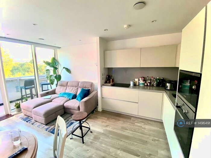 2 Bedroom Flat To Rent In Woods Road, London, SE15