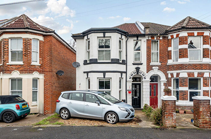 4 Bedroom Semi Detached House For Sale In Bond Road, Bitterne Park, Southampton, Hampshire, SO18