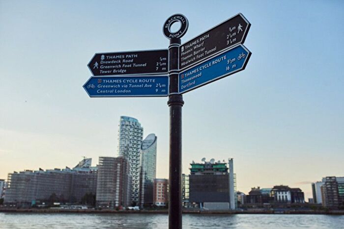 2 Bedroom Flat For Sale In Pier Way, London, SE28