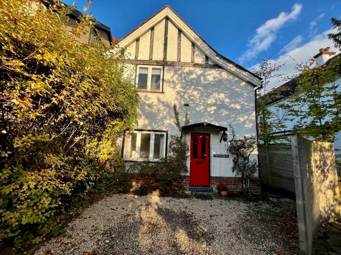 3 Bedroom Detached House To Rent In The Cottage, Plough Lane, Purley, CR8