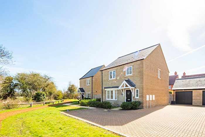 4 Bedroom Detached House For Sale In Violet Close, Bicester, OX25