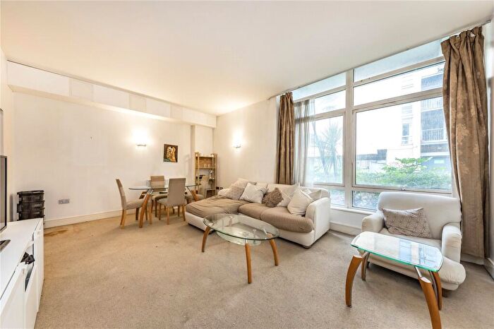 2 Bedroom Apartment To Rent In Gainsborough House, Cassilis Road, London, E14