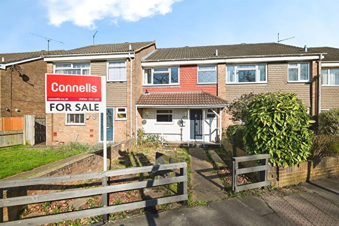 3 Bedroom Terraced House For Sale In Walderslade Road, Chatham, ME5