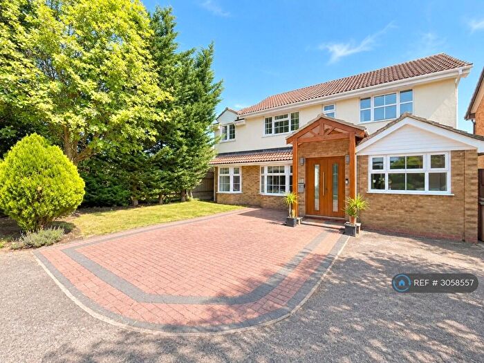 4 Bedroom Detached House To Rent In Riding Way, Wokingham, RG41