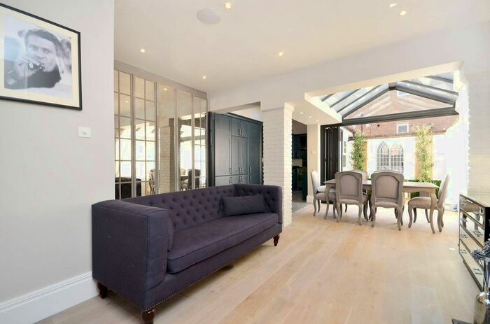 3 Bedroom Property To Rent In Barlby Gardens, North Kensington, London, W10