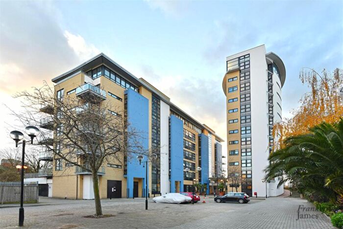 1 Bedroom Apartment To Rent In Ocean Wharf, Westferry Road, E14