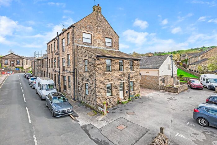 2 Bedroom Flat For Sale In Ings Lane, Bradley, Keighley, North Yorkshire, BD20