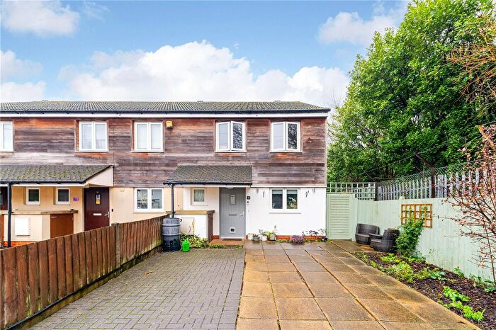 3 Bedroom End Terrace House For Sale In Graham Road, Hampton Hill, TW12