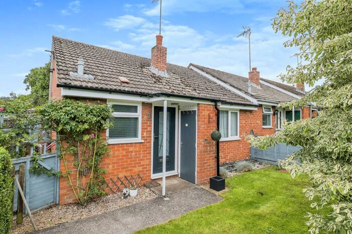 1 Bedroom Terraced Bungalow For Sale In Little Hoddington Close, Upton Grey, Basingstoke, RG25