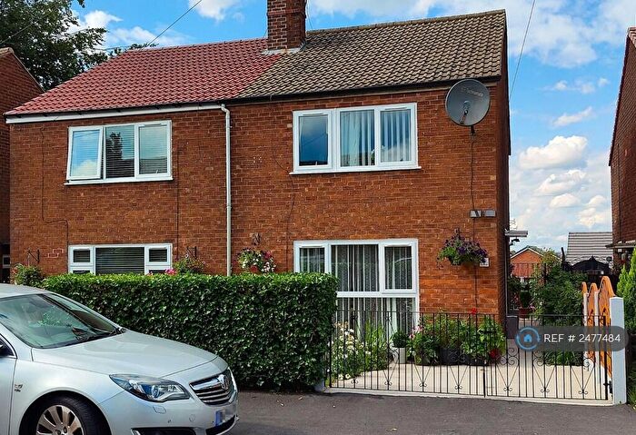 3 Bedroom Semi-Detached House To Rent In The Grange, Hyde, SK14