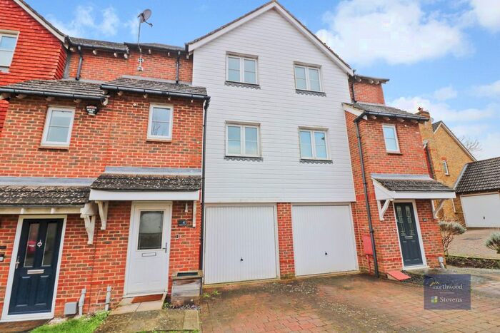 3 Bedroom Town House To Rent In Greyhound Chase, Singleton, Ashford, TN23