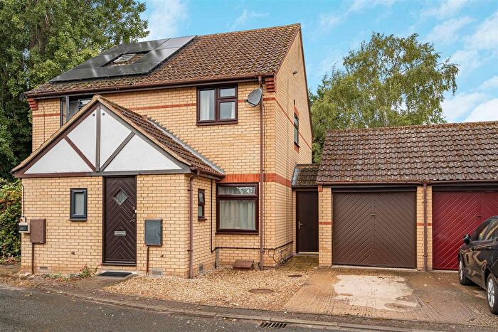 3 Bedroom Semi-Detached House For Sale In Mander Way, Cambridge, CB1