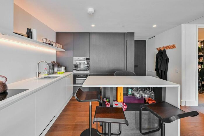 1 Bedroom Flat To Rent In Rathbone Place, Marylebone, London, W1T