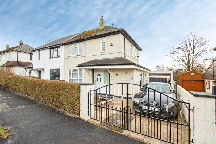 2 Bedroom Semi Detached House For Sale In Brooklands Lane, Leeds, LS14