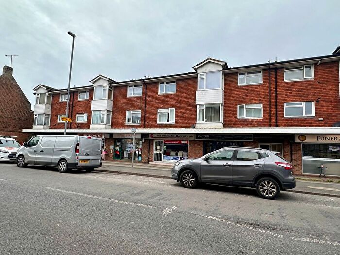 2 Bedroom Flat For Sale In Cooden Sea Road, Bexhill-On-Sea, TN39