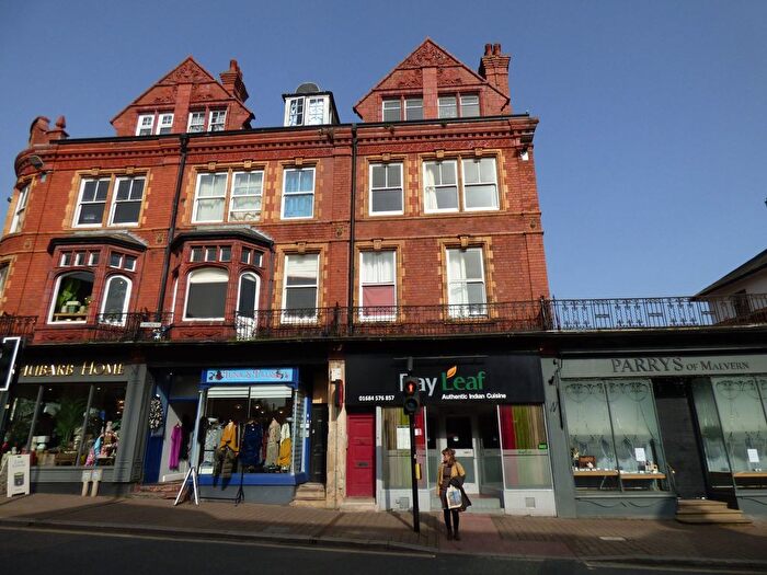 1 Bedroom Flat For Sale In Church Street, Malvern, Worcestershire, WR14