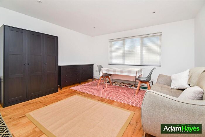1 Bedroom Flat To Rent In Hatley Close, Friern Barnet, N11