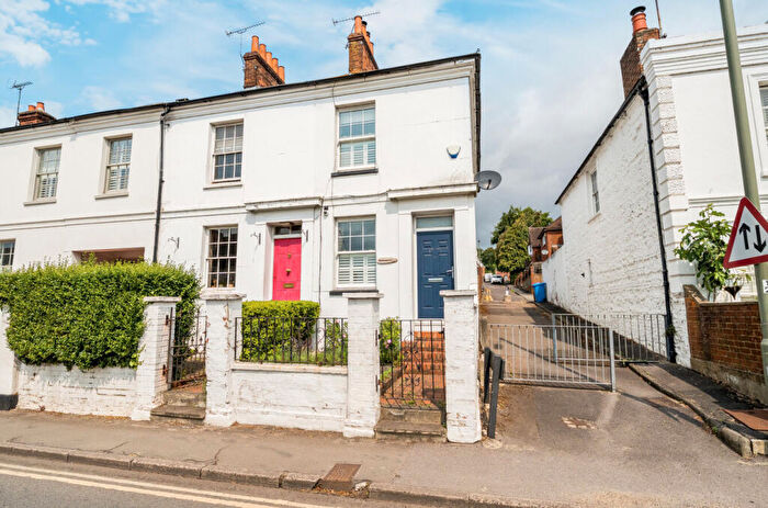 2 Bedroom End Of Terrace House To Rent In East Street, Farnham, Surrey, GU9
