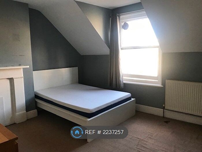 3 Bedroom Flat To Rent In Ribblesdale Road, London, N8