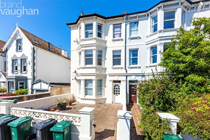 3 Bedroom Flat To Rent In Westbourne Gardens, Hove, East Sussex, BN3