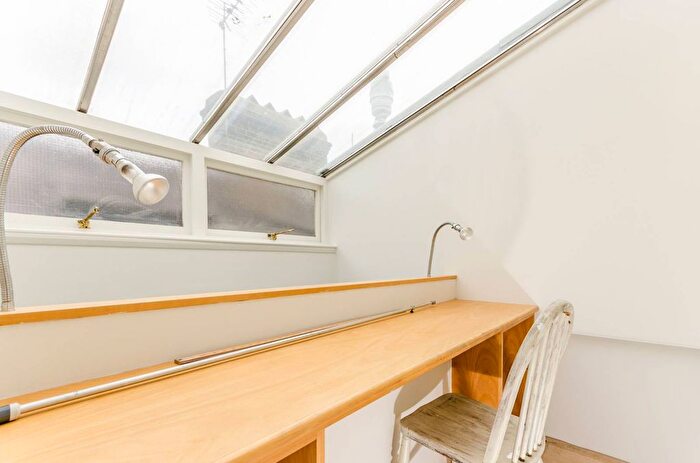 2 Bedroom Flat To Rent In Great Titchfield Street, Marylebone, London, W1W