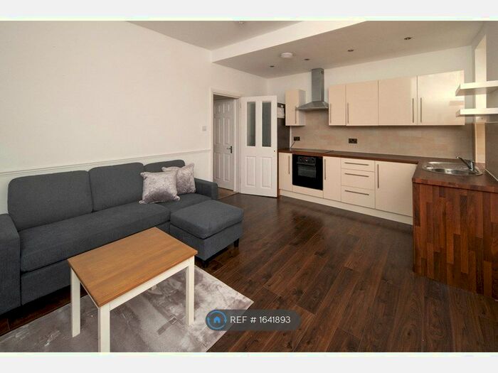 3 Bedroom Flat To Rent In Fishponds Road, Fishponds, Bristol, BS16
