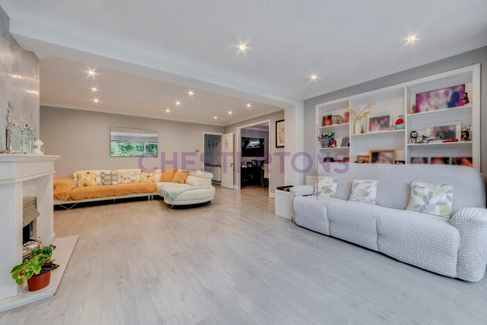 4 Bedroom House To Rent In Dickens Rise, Chigwell, IG7