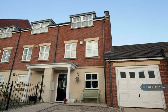 3 Bedroom End Of Terrace House To Rent In Verity Walk, Harrogate, HG2