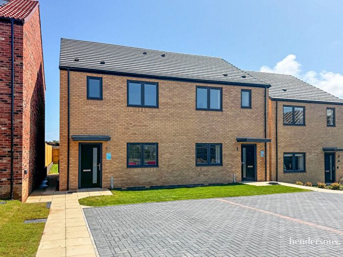 3 Bedroom Semi-Detached House For Sale In Joseph Banks Drive, Whitby, YO22