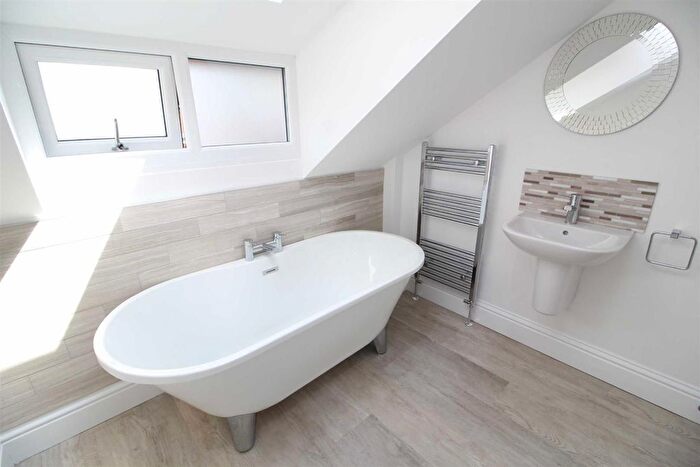 2 Bedroom Flat To Rent In Chandos Road, Chorlton, Manchester, M21