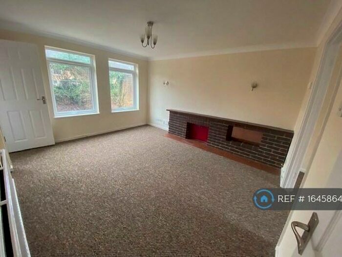 4 Bedroom End Of Terrace House To Rent In Carlina Place, Conniburrow, Milton Keynes, MK14