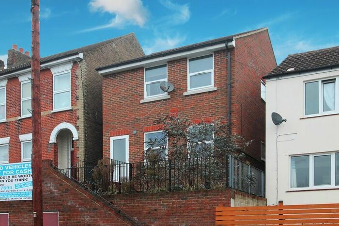 2 Bedroom Flat To Rent In Luton Road, Chatham, ME4
