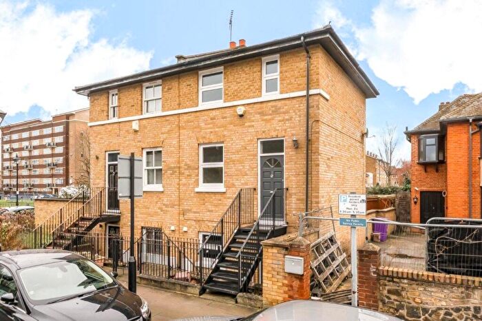 2 Bedroom End Of Terrace House To Rent In Harley Grove, Bow, London, E3