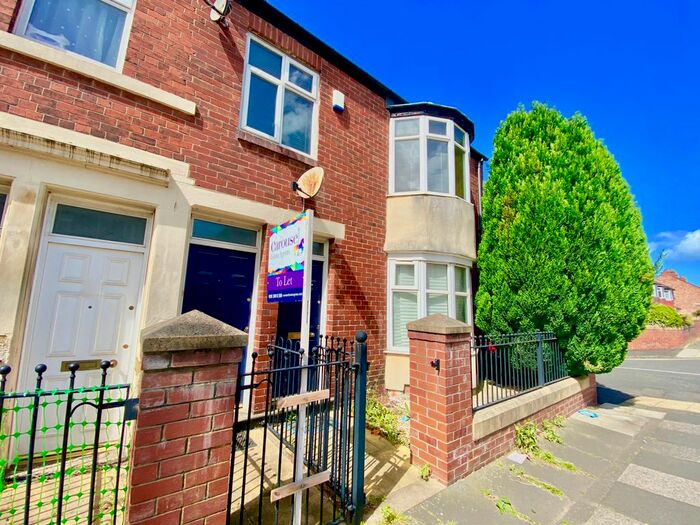 3 Bedroom Flat To Rent In Saltwell Road, Saltwell, Gateshead, Tyne &amp; Wear, NE8